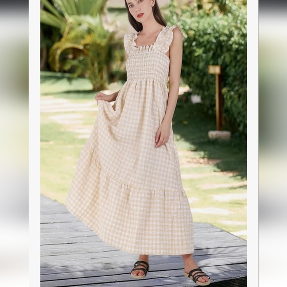 Chic Beige Checkered Maxi Dress With Pockets - Picture 4 of 16